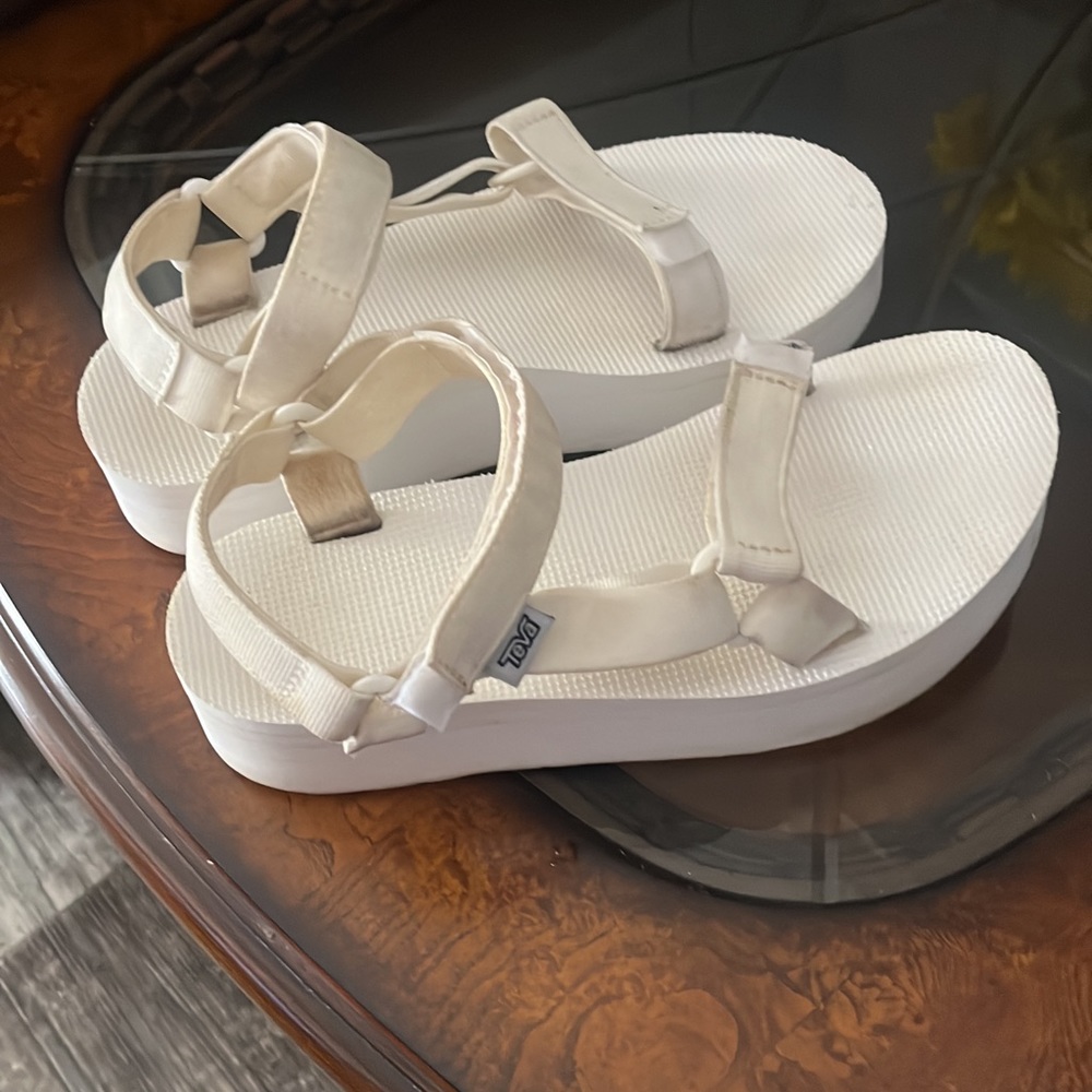 Women's size 9 white platform Tevas. These were only worn 3 times.